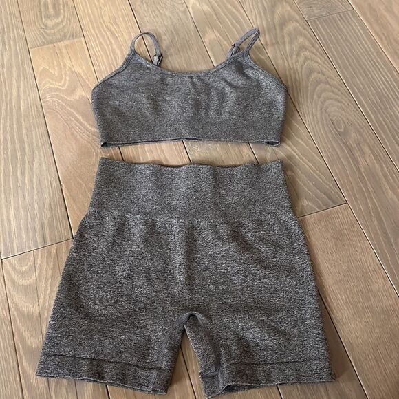 Gray workout set - Picture 4 of 4